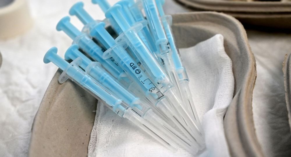 10 тамызға дейін қай сала қызметкерлері вакцина алуға міндетті