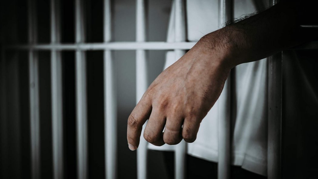 Заключенный сбежал на глазах у полицейских в Таразе