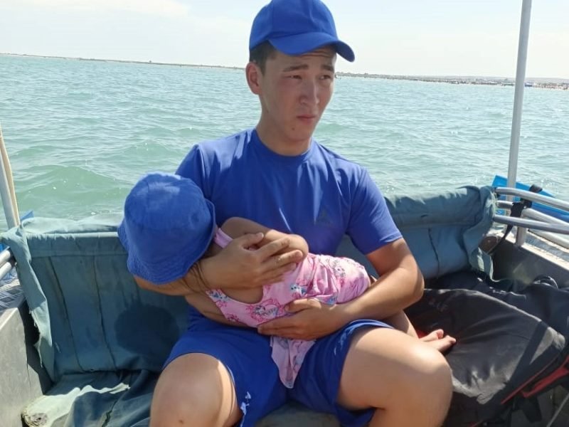 Пропажу своего 4-летнего ребенка не заметили отдыхавшие на берегу Капшагая супруги