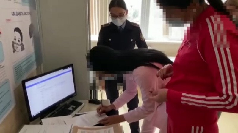 Нұр-Сұлтанда медицина қызметкерлері вакцинация паспортын құпиясөз арқылы сатқан