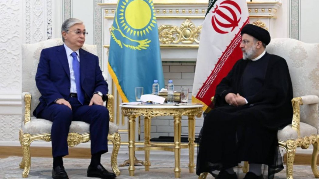 Тоқаев Иран президентімен кездесті