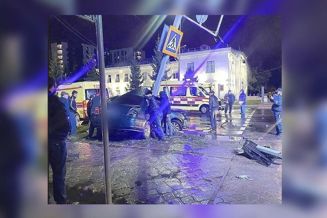 Автомобиль влетел в светофор в Петропавловске: погиб мужчина