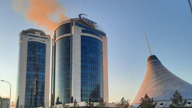 Пожар в здании "Казахмыса" в Нур-Султане: названа предварительная причина