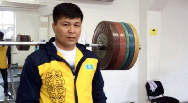 Тренер сборной по тяжелой атлетике Казахстана отстранен от должности