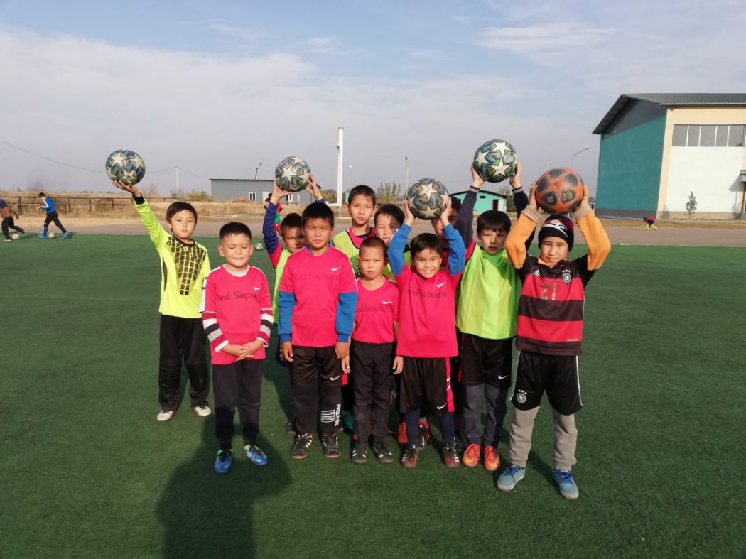 АуылФутбол: Сельские дети получат новые мячи