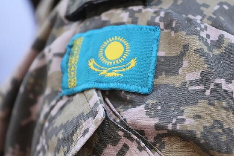 Казахстанский офицер оформлял кредиты на солдат, а деньги проигрывал на ставках 