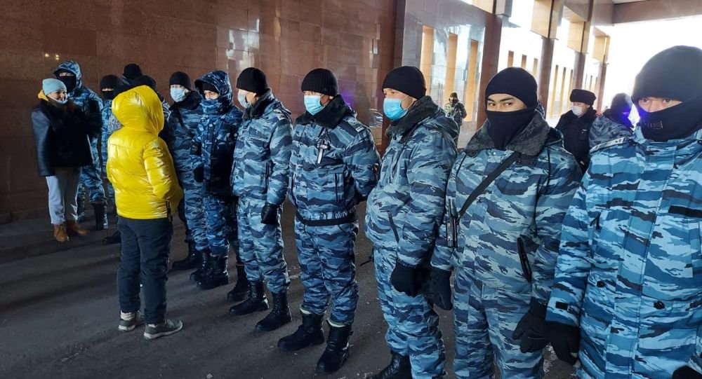 Антиваксеры штурмуют Минздрав и требуют отставки Алексея Цоя