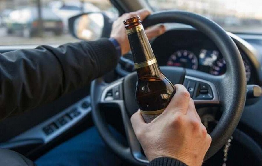 В Павлодарской области чиновник сел пьяным за руль и притворился безработным при проверке