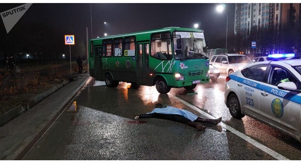 Автобус насмерть сбил женщину в Алматы  