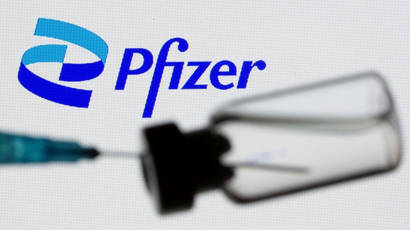 Pfizer вакцинасының екі дозасы омикронға қарсы 70 пайызға тиімді - ғалымдар