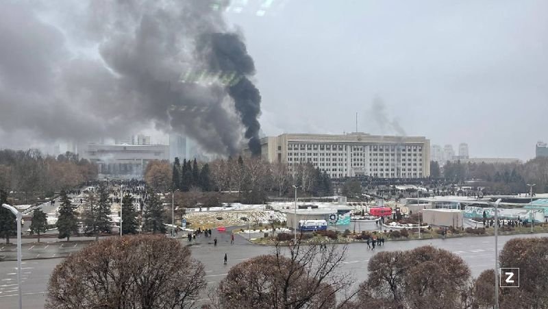 Здание акимата горит в Алматы 