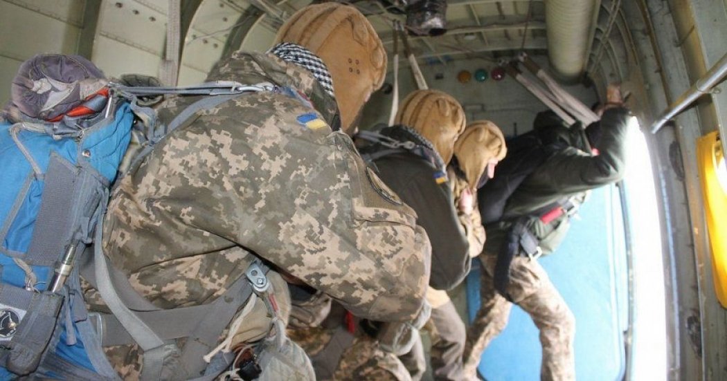Военно-воздушный десант Минобороны ведет бой под Алматы
