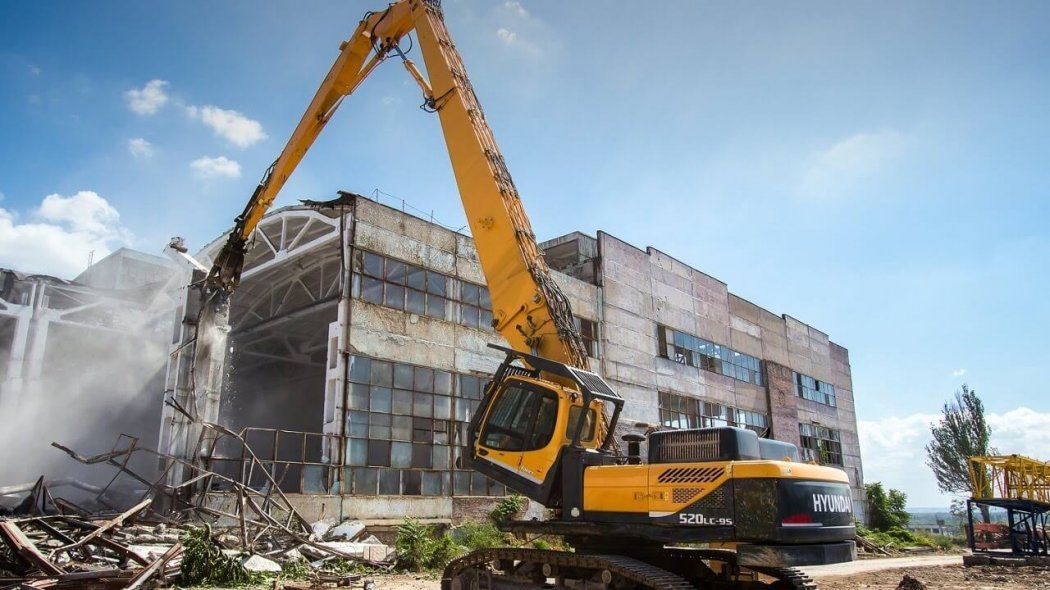 Снос зданий и выселение из жилья временно запретят в Казахстане
