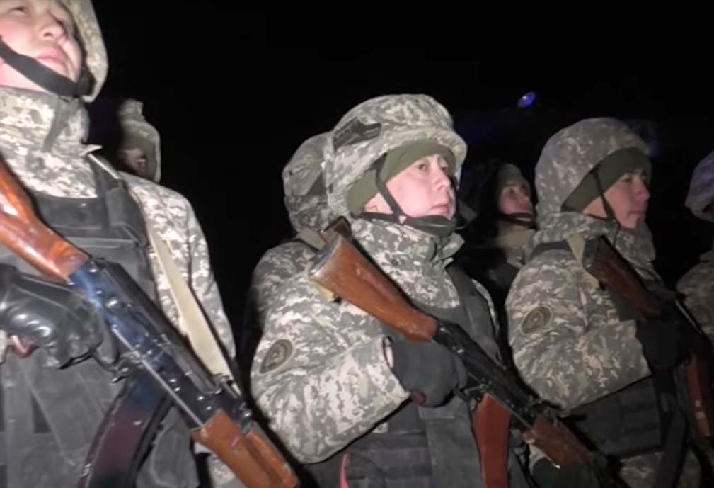Блок бекеттерде тұрған әскери қызметшілер өз бөлімшесіне оралды – видео
