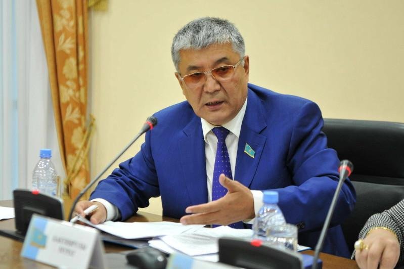 В Казахстане до сих пор занижают уровень бедности - сенатор 