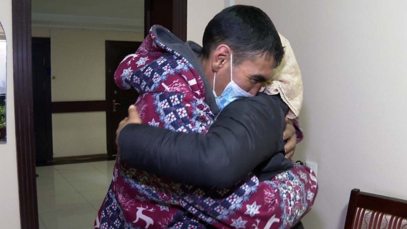 Жительница Туркестанской области нашла пропавшего брата спустя 25 лет