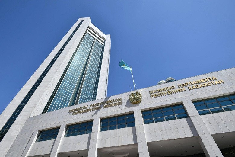 Парламент поддержал отмену пожизненного председательствования Н.Назарбаева в Совбезе