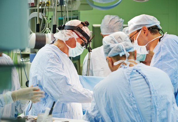 Кардиохирурга уволили после проведения уникальной операции на сердце в Павлодаре