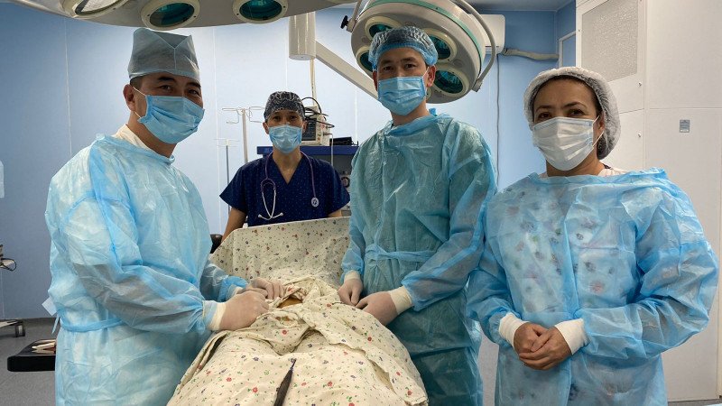 Қызылордалық хирургтер 4 жасар қыздың асқазанынан бір келі шаш алды