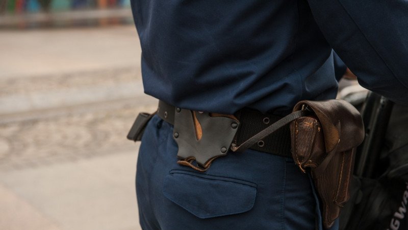 Алматы және Жамбыл облысы полиция департаменттерінің қызметкерлері қару-жарақ пен ғимараттарды қарсылықсыз тастап кетті