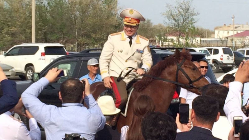 Генерал из скандального видео с конем возглавил Департамент полиции Мангистау
