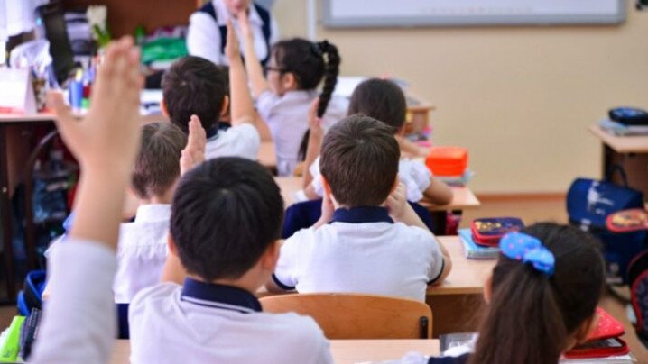 Каждый пятый школьник в Мангистауской области вынужден учиться в трёхсменной школе 