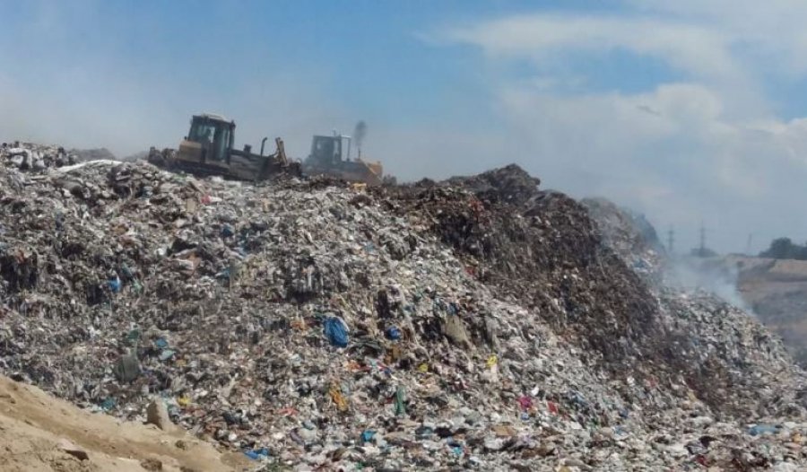 Жители Семея обратились в прокуратуру с требованием закрыть мусорный полигон