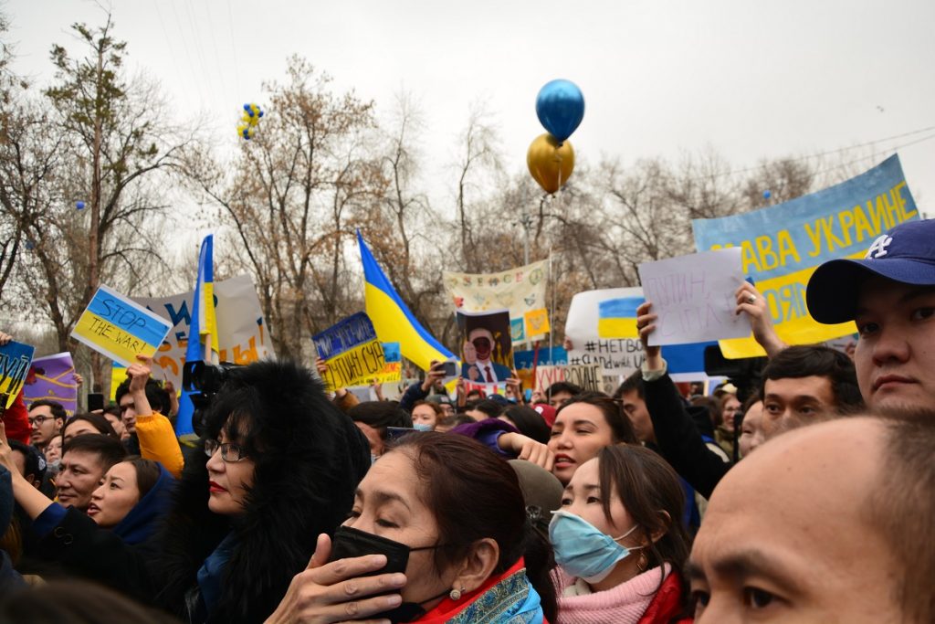 В Алматы прошел митинг против войны в Украине