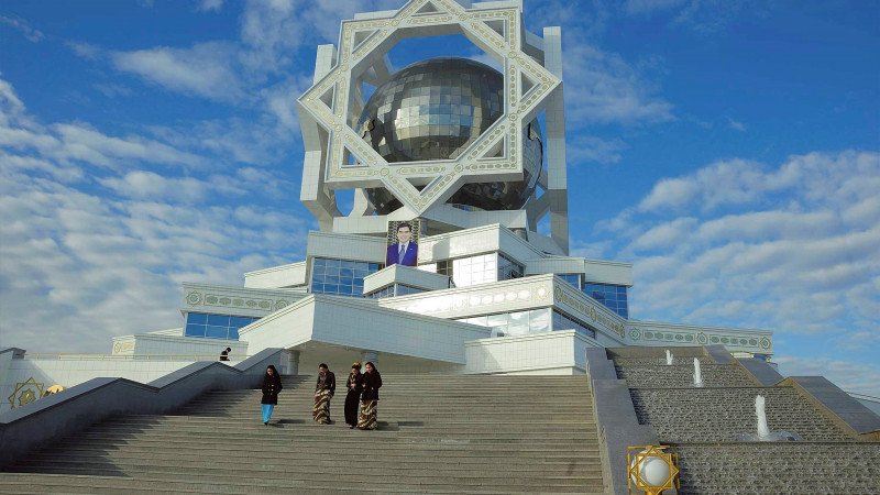 Түрікменстанда мерзімінен бұрынғы президент сайлауы басталды
