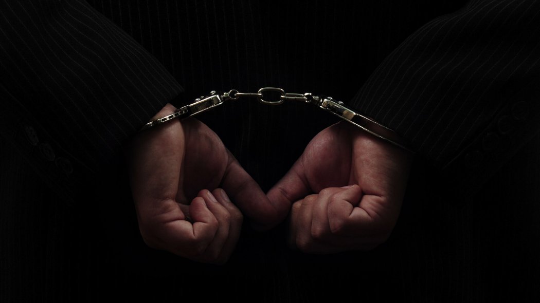 Мужчину осудили на 20 лет за изнасилование несовершеннолетней падчерицы 