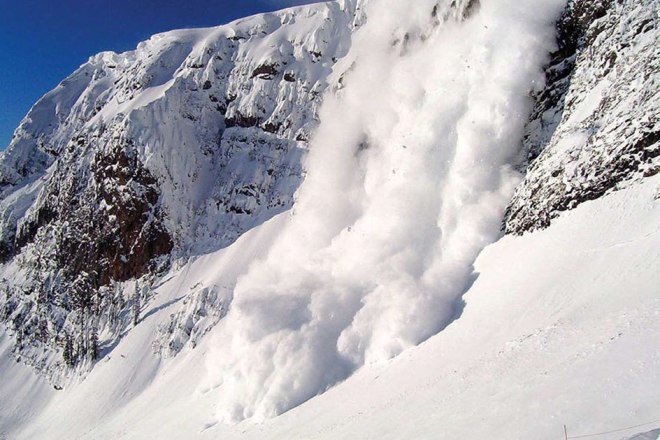 Более 20 снежных лавин сошло в горах Алматы