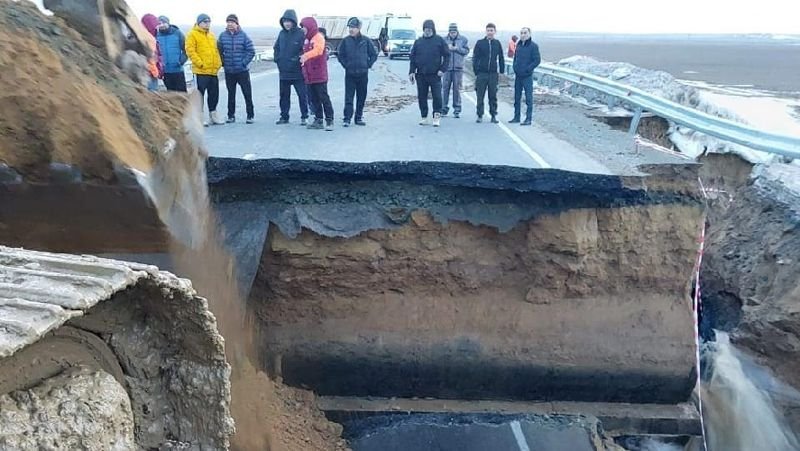 Дорогу смыло в Актюбинской области