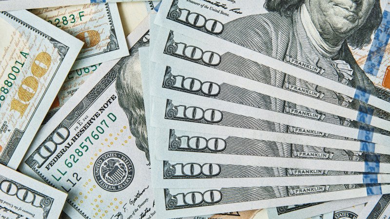 Курс доллара упал почти на 9 тенге