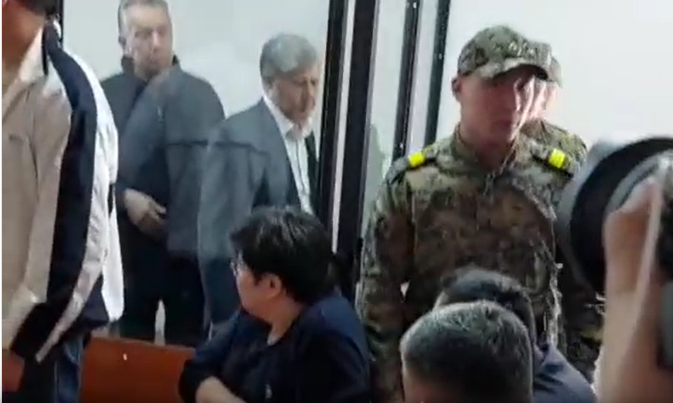 Жедел жәрдем шақырды: Атамбаев сотта өзін тағы жайсыз сезінді - видео