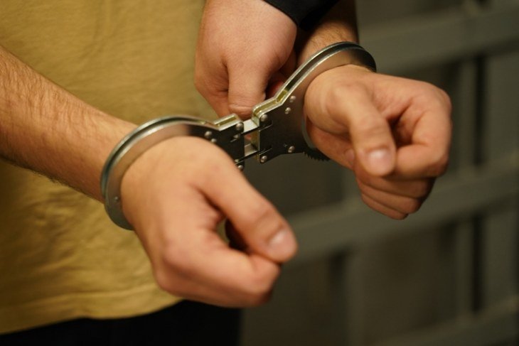 Дальнобойщика осудили на 15 лет за изнасилование несовершеннолетней попутчицы 