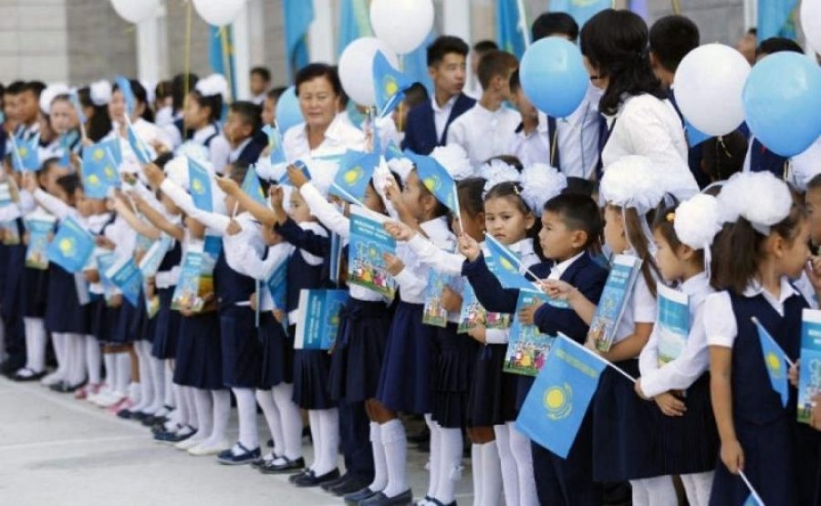 Линейка для школьников пройдет впервые за два года в Казахстане