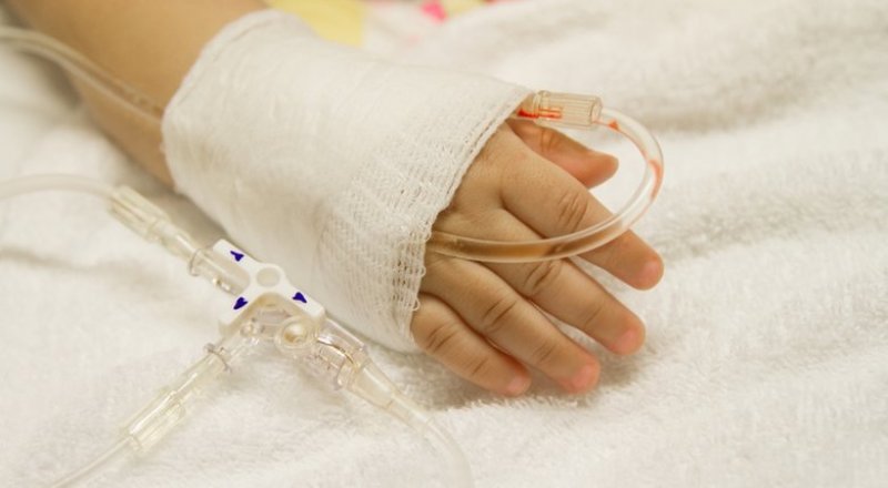 Ребенок сломал ребро и оказался в реанимации по вине медиков в Павлодаре 