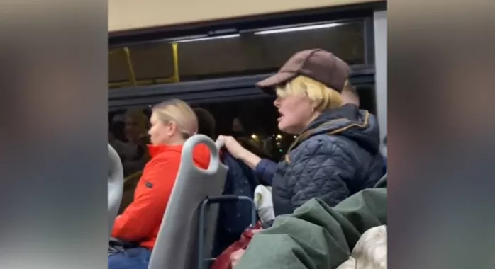 "Я секса хочу!": Буйная пассажирка переполошила автобус