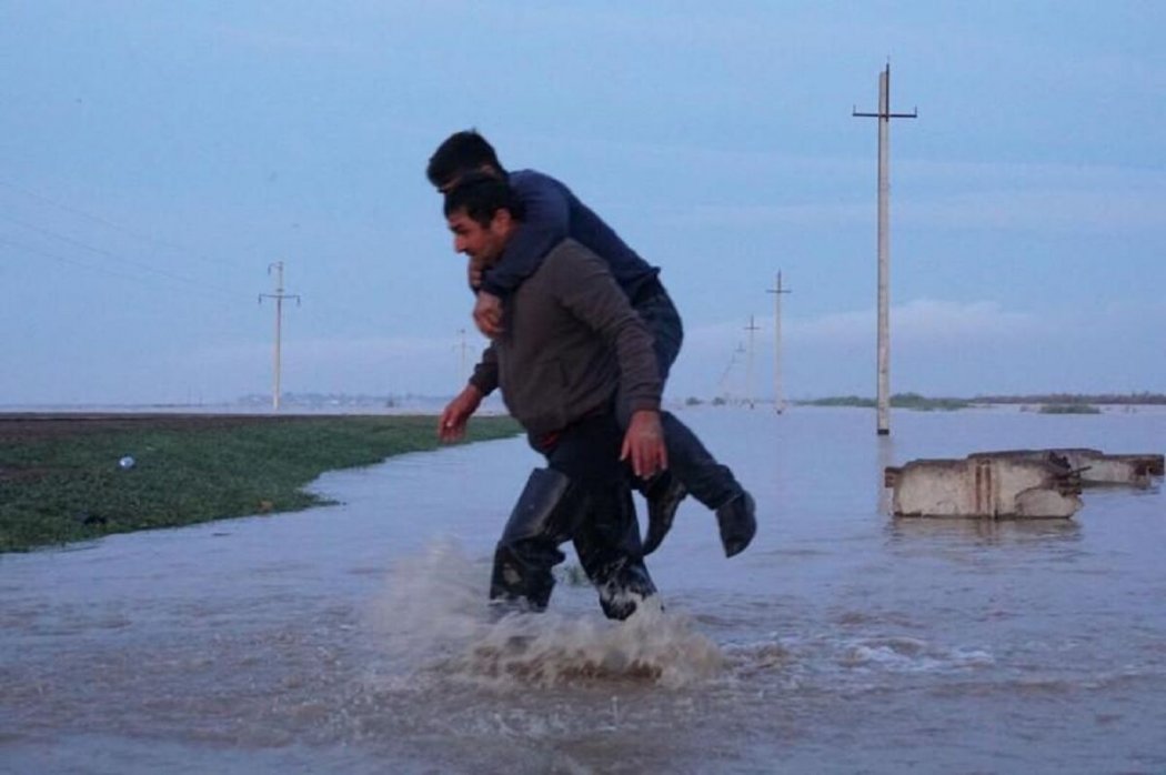 Түркістан облысында тасқыннан ес жиғандар балшықтың ортасында отыр