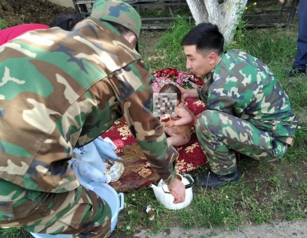 Годовалый ребенок провалился в уличный туалет в Туркестанской области 