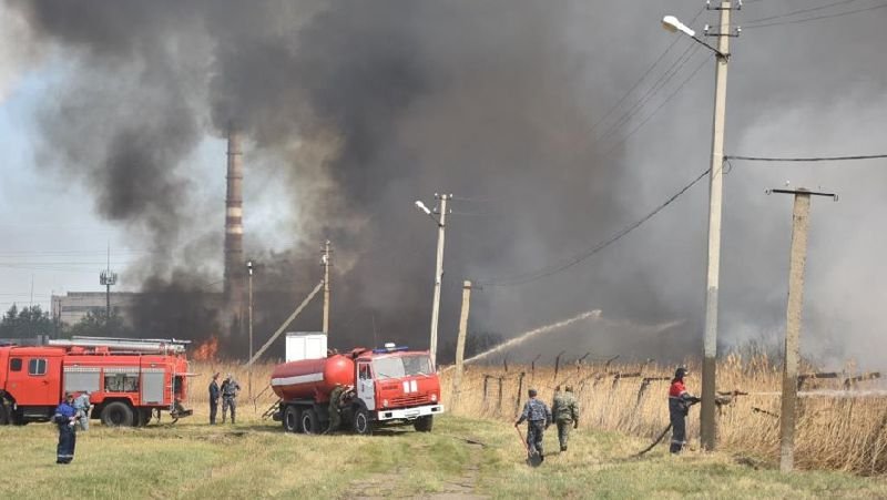 Пожар разгорелся около нефтебазы в Петропавловске