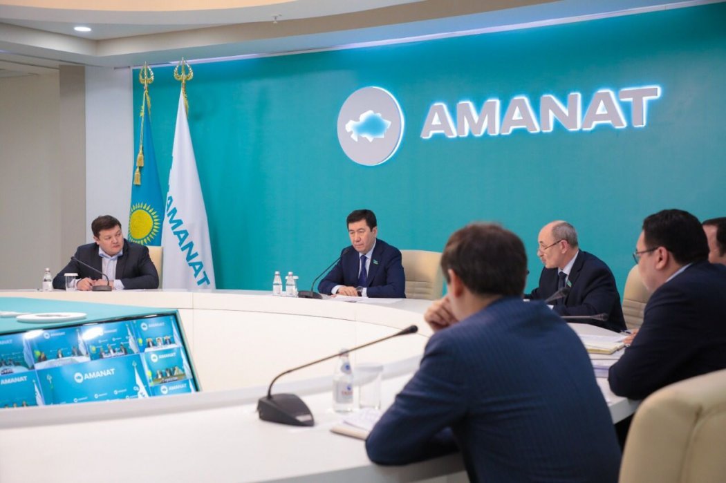 Председатель партии «AMANAT» Ерлан Кошанов поручил усилить агитационную работу в поддержку референдума