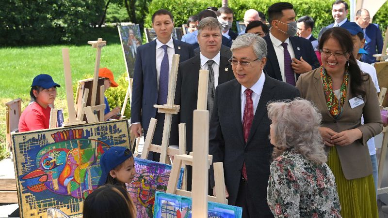 Касым-Жомарт Токаев посетил детский фестиваль в Алматы