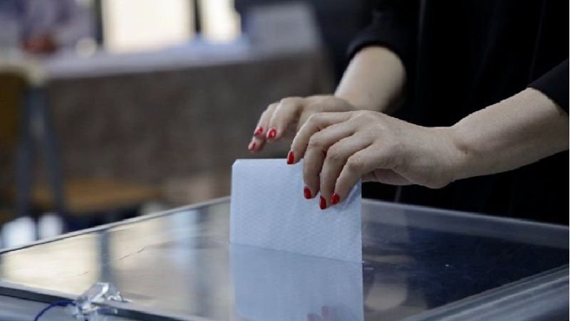 Exit poll: Сауалнамаға қатысқандардың 76,7% референдумды жақтап дауыс берді