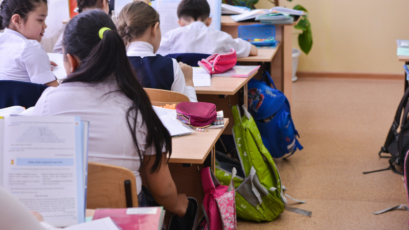 Сократить школьные каникулы хотят в Казахстане