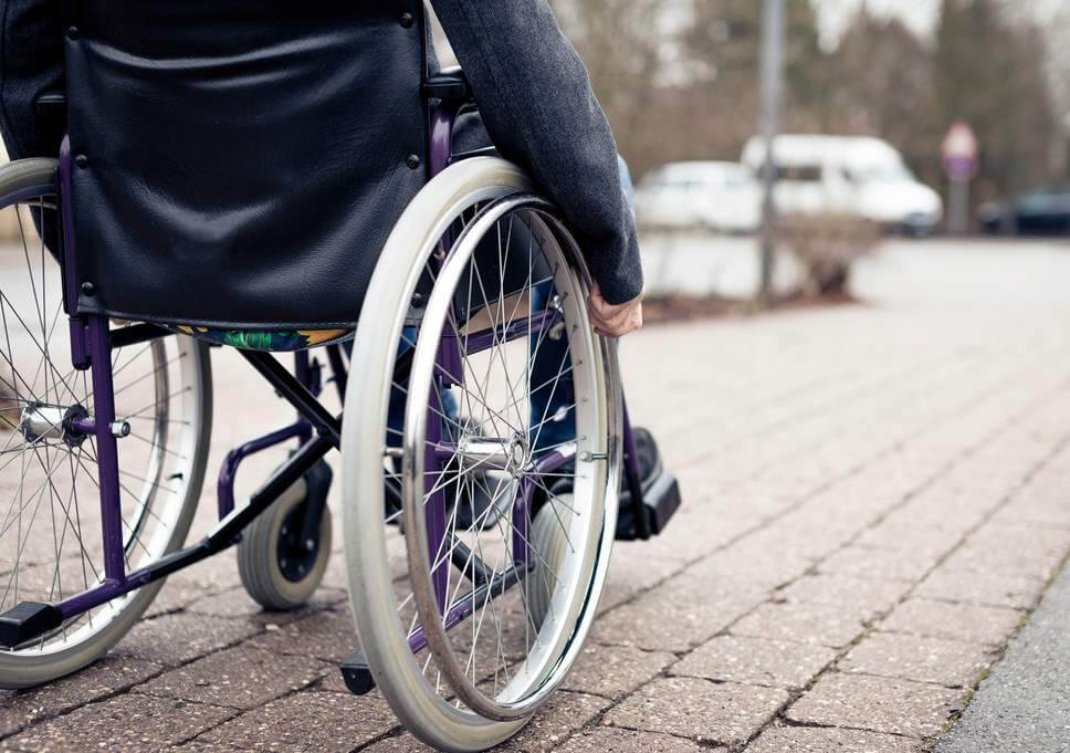 Как инвалиду получить кресло-коляску