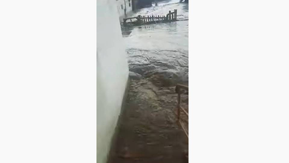 Село затопило ливневыми водами в Карагандинской области