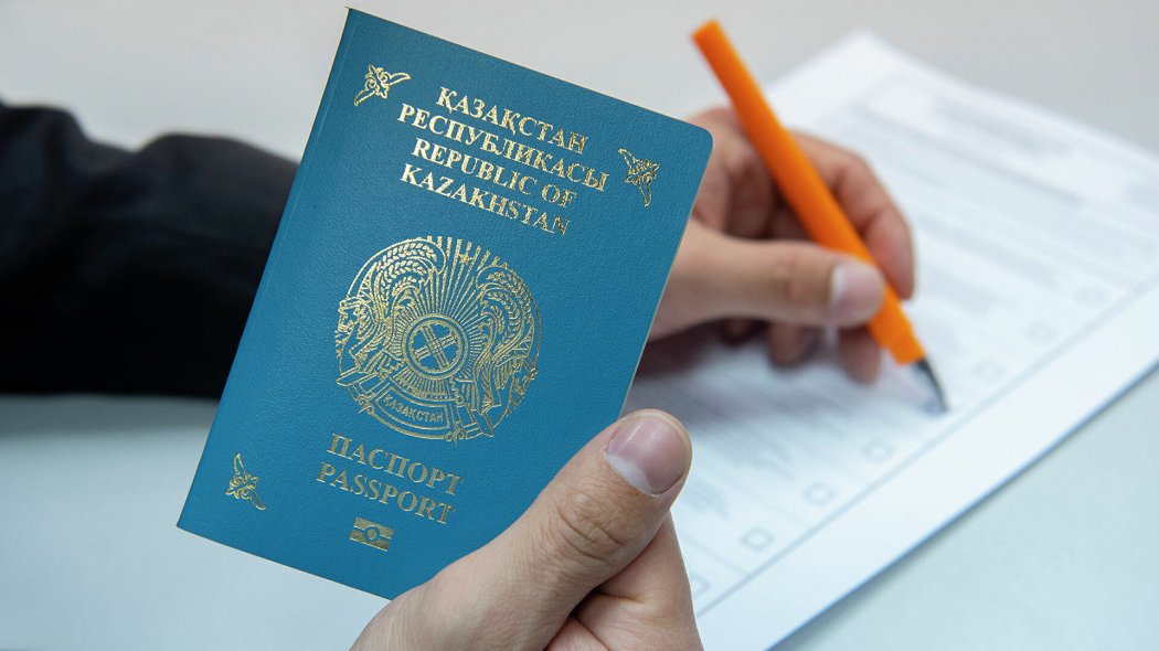 Инвалидам и многодетным мамам не надо платить госпошлину за паспорт