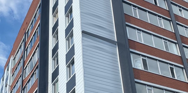 В Костанае ветер продавил кирпичные стены в новой многоэтажке (ВИДЕО)